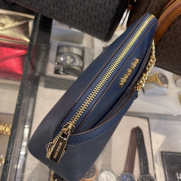 MICHAEL KORS
Jet Set Travel Medium Dome Crossbody Bag
Navy
NWT - Picture 14 of 16